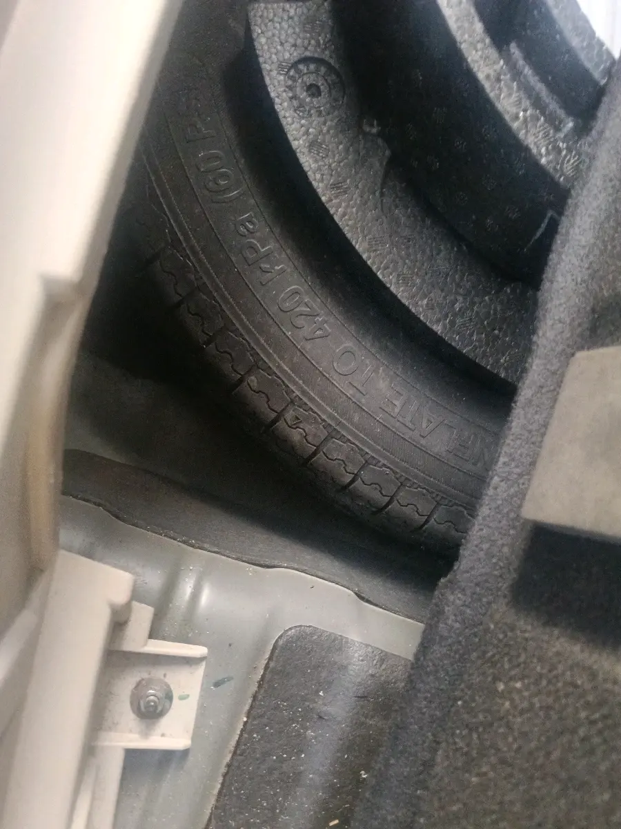 2023 Mahindra XUV300 W6 1.2 PETROL, Petrol, Manual, 15,436 km, tyre