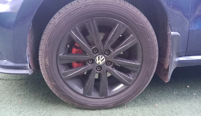 2013 Volkswagen Polo HIGHLINE1.2L, Petrol, Manual, 69,930 km, tyre