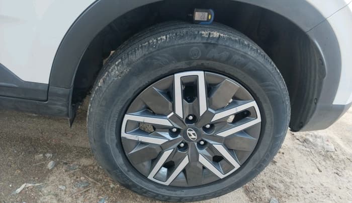 2023 Hyundai VENUE S (O) 1.0 Turbo Petrol DCT, Petrol, Automatic, 34,136 km, tyre