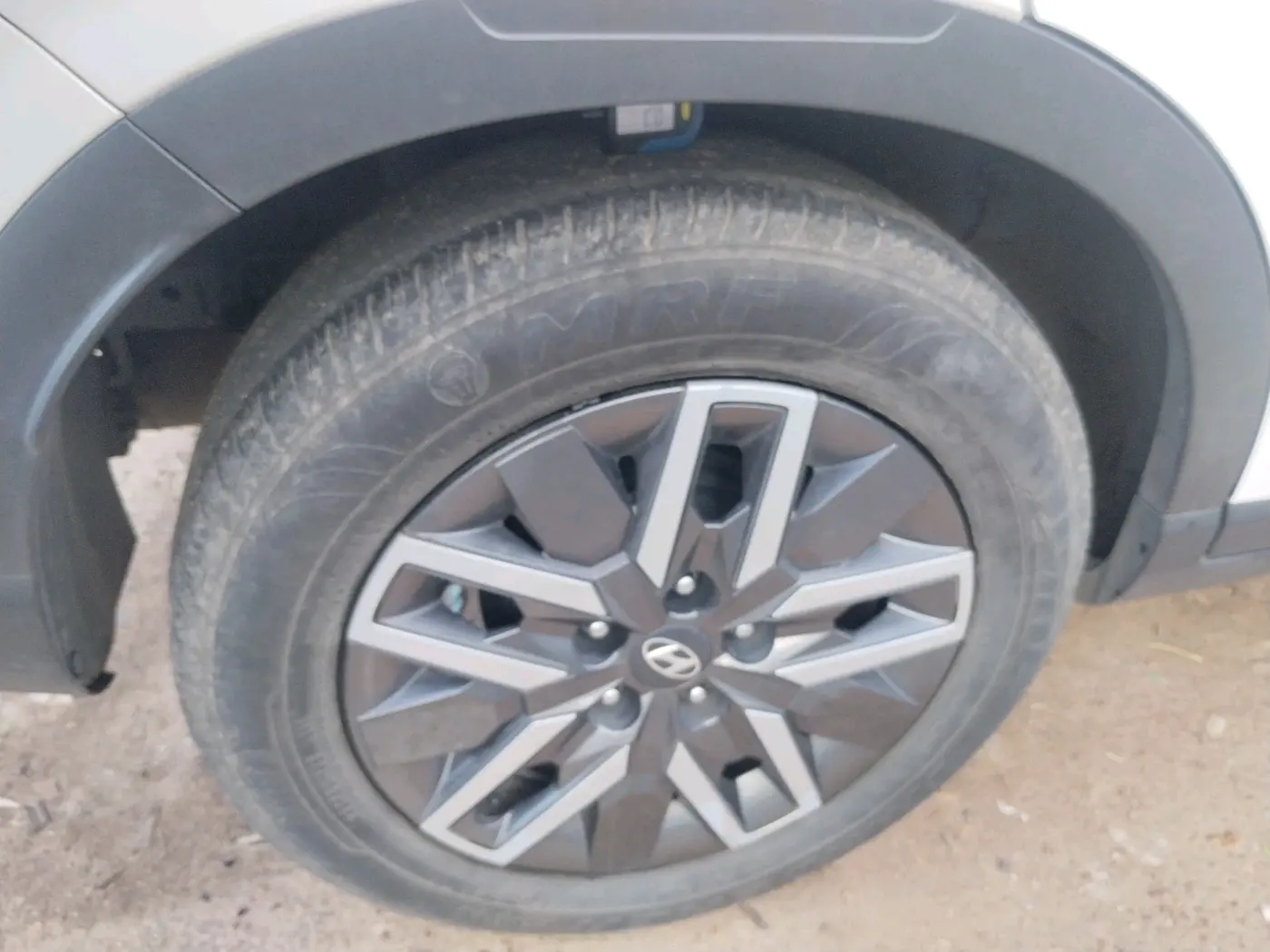 2023 Hyundai VENUE S (O) 1.0 Turbo Petrol DCT, Petrol, Automatic, 34,136 km, tyre