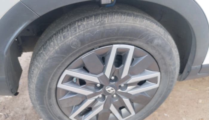 2023 Hyundai VENUE S (O) 1.0 Turbo Petrol DCT, Petrol, Automatic, 34,136 km, tyre