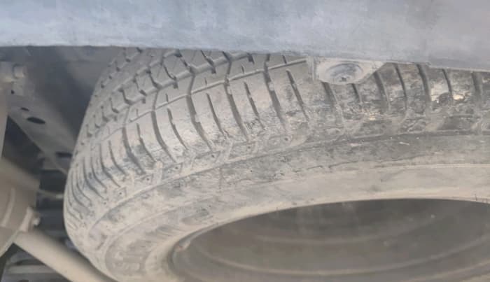 2017 Mahindra XUV500 W10, Diesel, Manual, 2,30,673 km, tyre