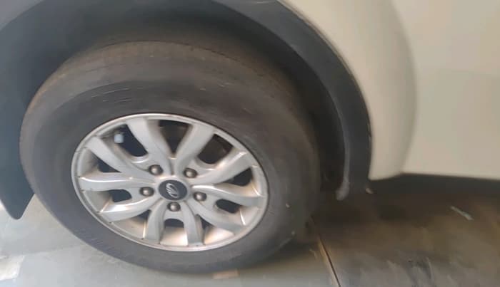 2017 Mahindra XUV500 W10, Diesel, Manual, 2,30,673 km, tyre