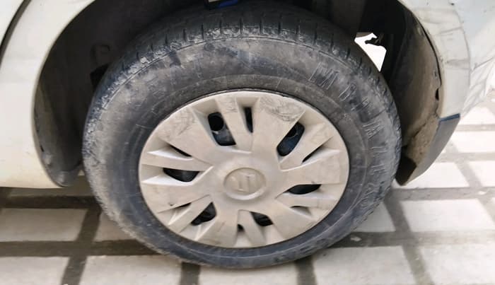 2014 Maruti Swift VXI, Petrol, Manual, 1,04,123 km, tyre