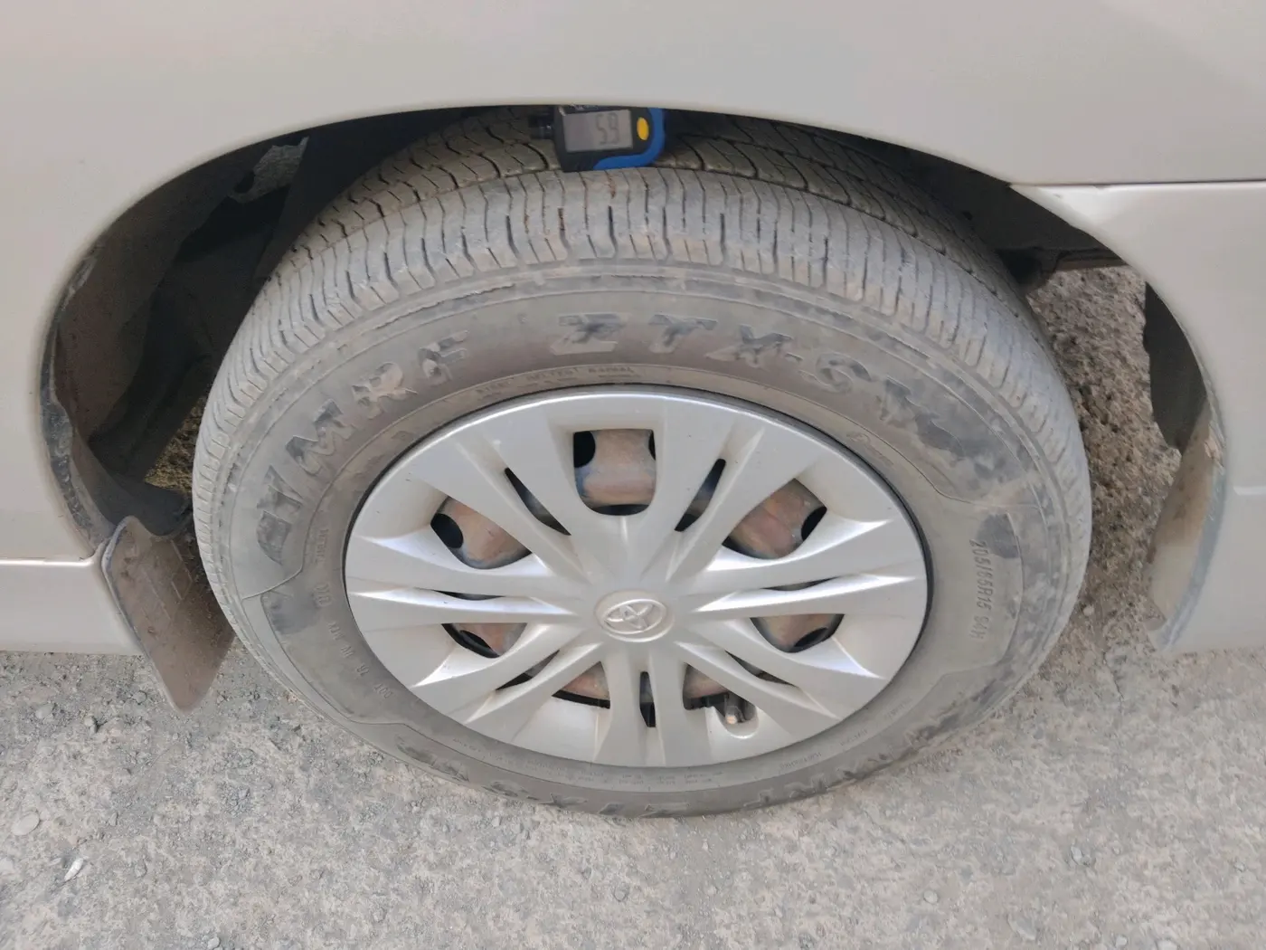 2013 Toyota Innova 2.5 G 8 STR, Diesel, Manual, 90,485 km, tyre