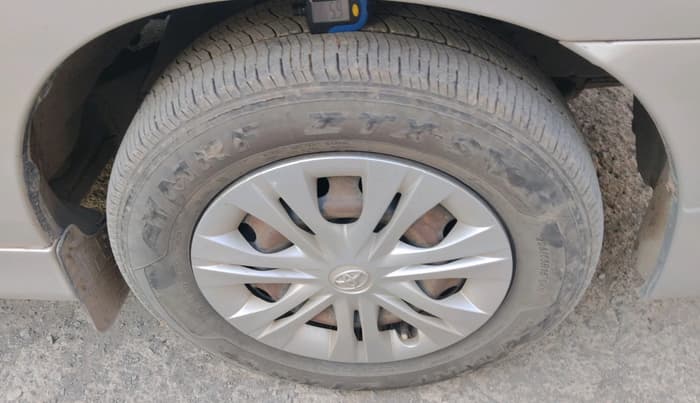 2013 Toyota Innova 2.5 G 8 STR, Diesel, Manual, 90,485 km, tyre