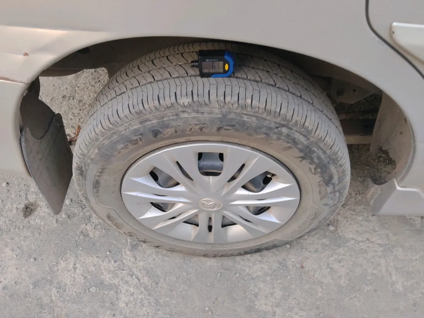 2013 Toyota Innova 2.5 G 8 STR, Diesel, Manual, 90,485 km, tyre