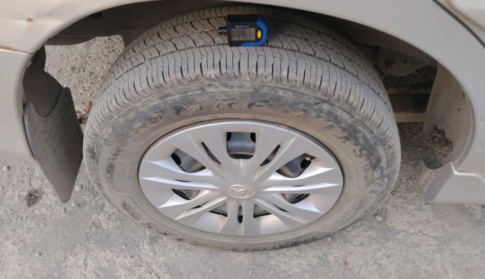 2013 Toyota Innova 2.5 G 8 STR, Diesel, Manual, 90,485 km, tyre
