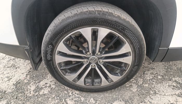 2021 MG HECTOR PLUS SHARP 1.5 PETROL TURBO HYBRID MT 6-STR, Petrol, Manual, 1,46,941 km, tyre
