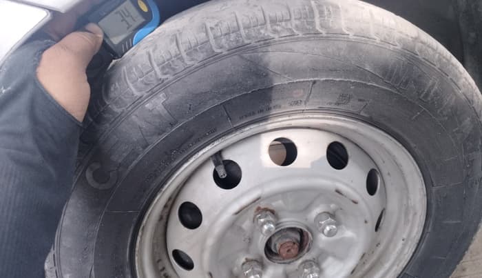 2015 Hyundai Eon ERA +, Petrol, Manual, 56,931 km, tyre