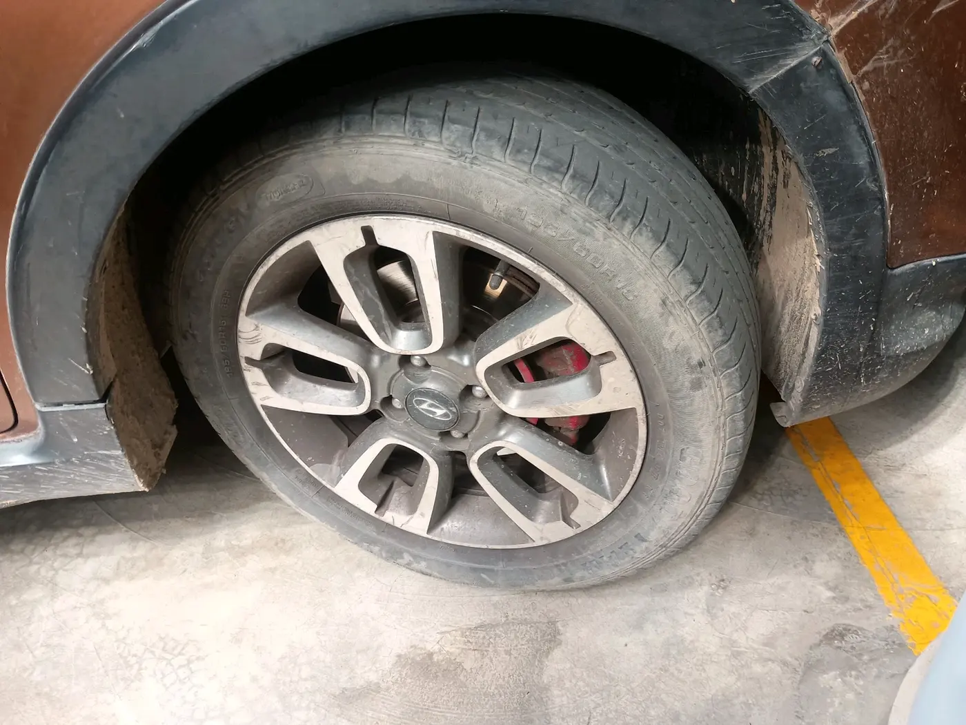 2015 Hyundai i20 Active 1.2 S, CNG, Manual, 1,96,399 km, tyre
