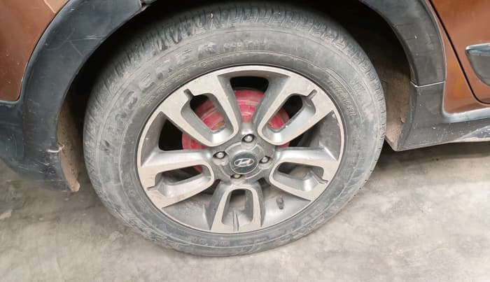 2015 Hyundai i20 Active 1.2 S, CNG, Manual, 1,96,399 km, tyre