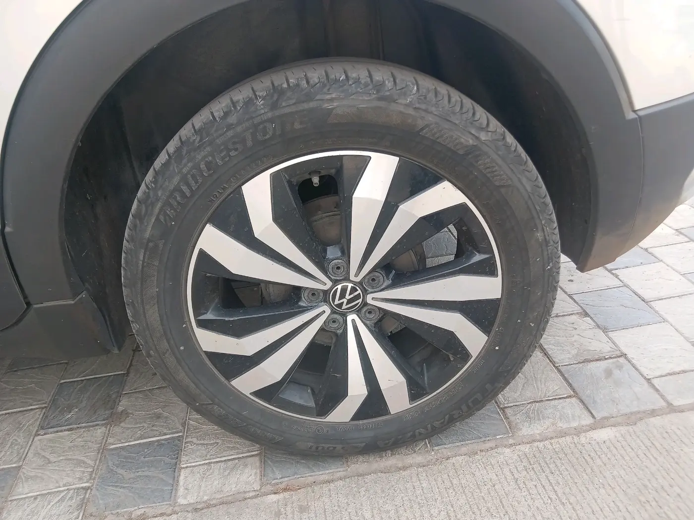 2022 Volkswagen TAIGUN GT PLUS 1.5 TSI DSG, Petrol, Automatic, 1,04,496 km, tyre