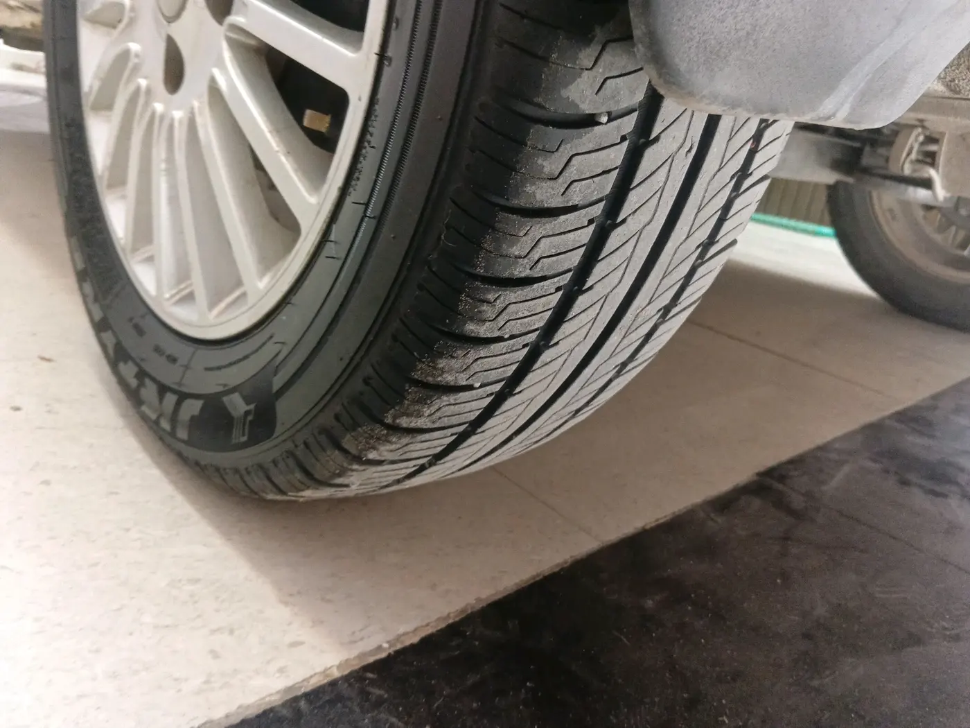 2015 Tata Zest XT PETROL, Petrol, Manual, 75,750 km, tyre