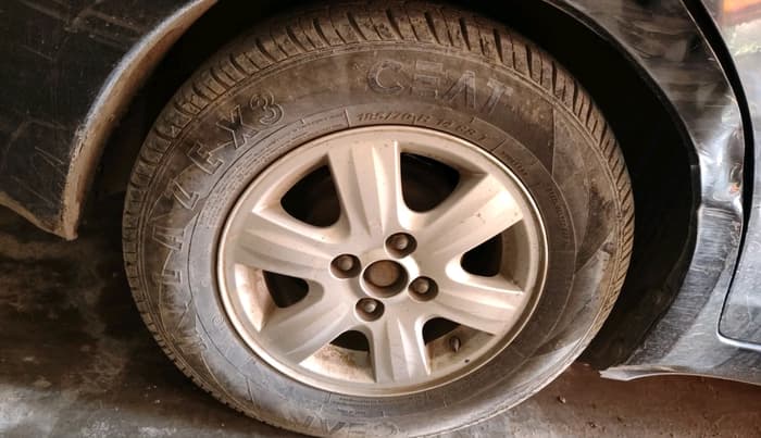 2011 Maruti Swift Dzire ZXI, CNG, Manual, 1,34,619 km, tyre