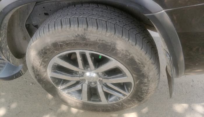 2017 Toyota Fortuner 2.8 4X2 AT, Diesel, Automatic, 2,94,108 km, tyre