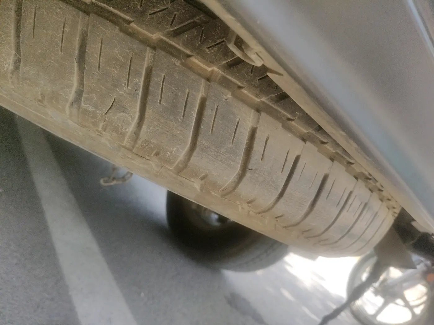 2017 Toyota Fortuner 2.8 4X2 AT, Diesel, Automatic, 2,94,108 km, tyre