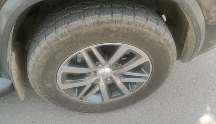 2017 Toyota Fortuner 2.8 4X2 AT, Diesel, Automatic, 2,94,108 km, tyre