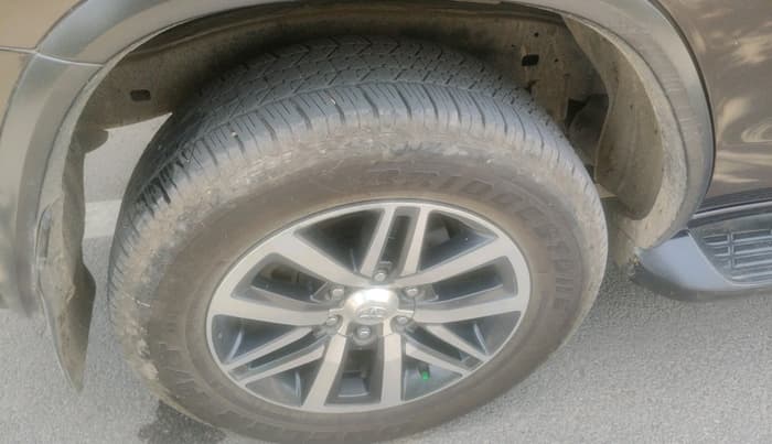 2017 Toyota Fortuner 2.8 4X2 AT, Diesel, Automatic, 2,94,108 km, tyre