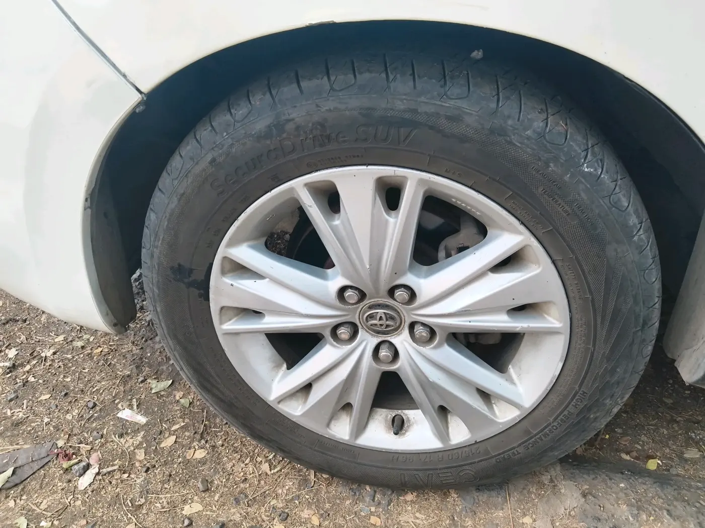 2016 Toyota Innova Crysta 2.8 ZX AT 7 STR, Diesel, Automatic, 2,30,857 km, tyre
