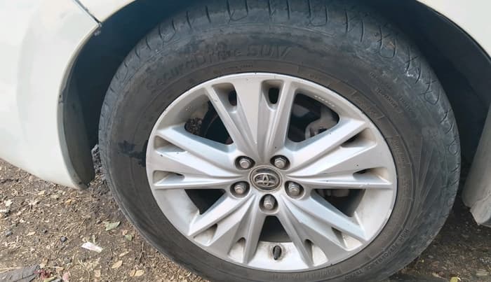2016 Toyota Innova Crysta 2.8 ZX AT 7 STR, Diesel, Automatic, 2,30,857 km, tyre