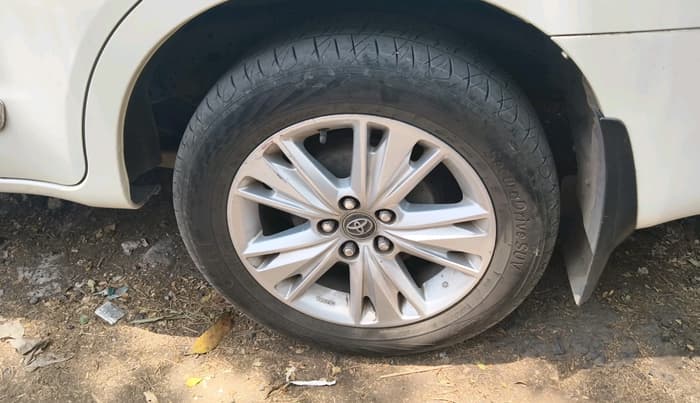2016 Toyota Innova Crysta 2.8 ZX AT 7 STR, Diesel, Automatic, 2,30,857 km, tyre