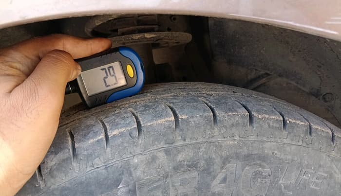 2017 Maruti Dzire VXI, Petrol, Manual, 82,343 km, tyre
