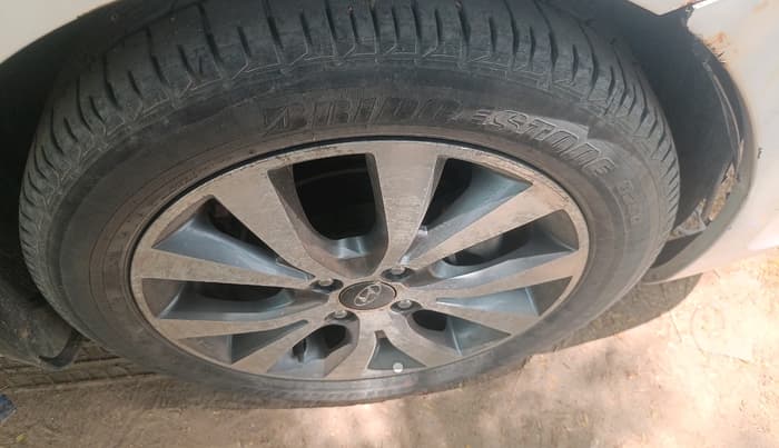 2014 Hyundai Verna FLUIDIC 1.6 VTVT SX, Petrol, Manual, 89,513 km, tyre