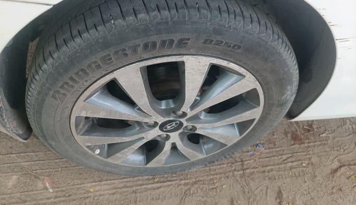 2014 Hyundai Verna FLUIDIC 1.6 VTVT SX, Petrol, Manual, 89,513 km, tyre