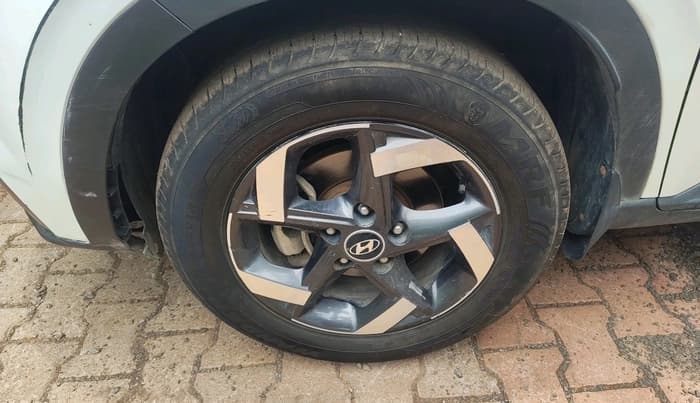2020 Hyundai VENUE SX 1.5 CRDI, Diesel, Manual, 1,04,284 km, tyre