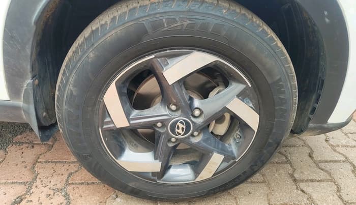 2020 Hyundai VENUE SX 1.5 CRDI, Diesel, Manual, 1,04,284 km, tyre