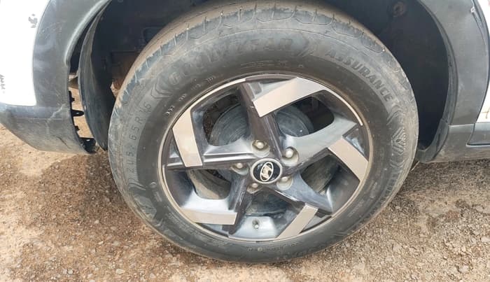 2020 Hyundai VENUE SX 1.5 CRDI, Diesel, Manual, 1,04,284 km, tyre