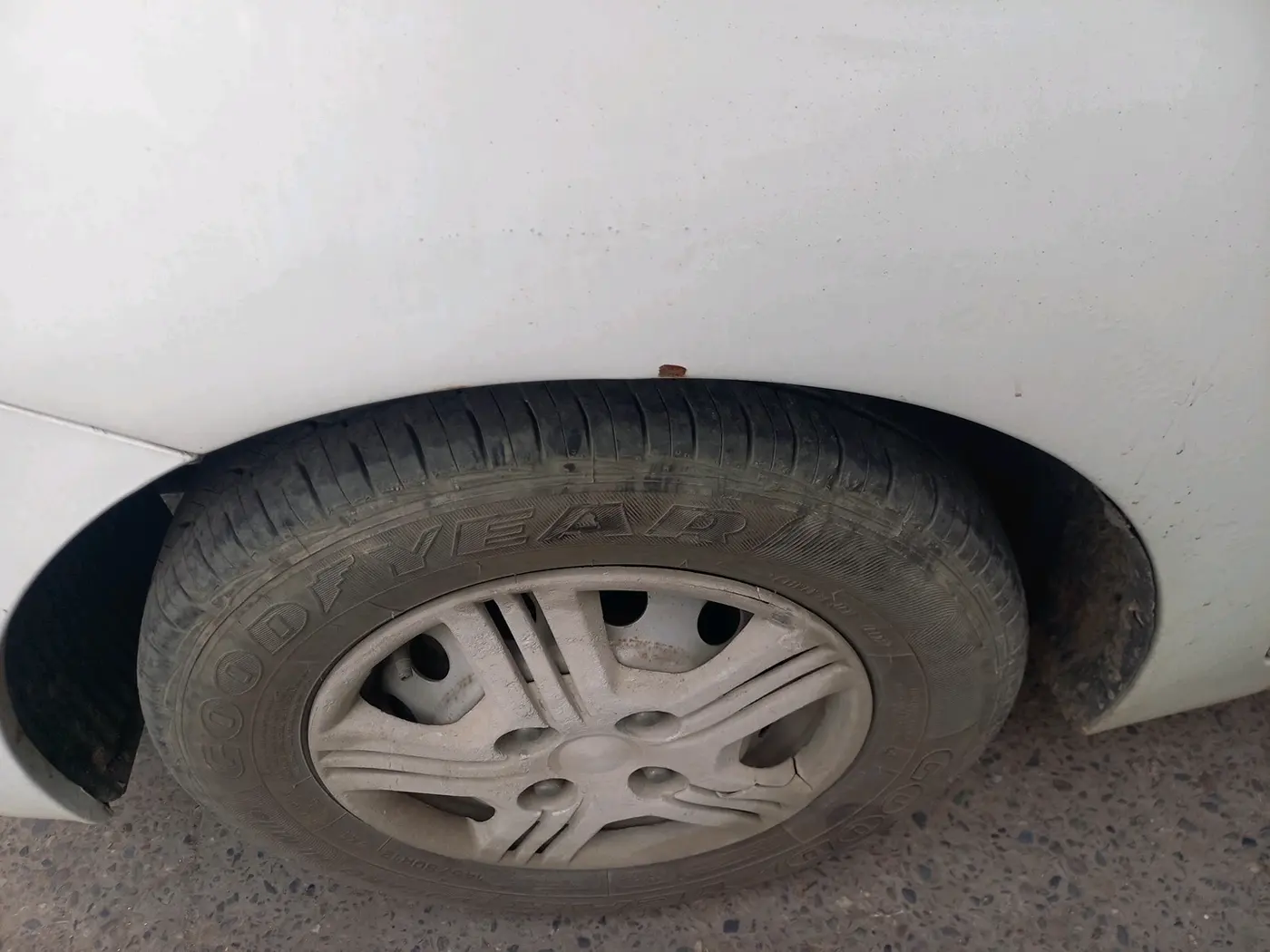 2013 Hyundai Eon ERA +, Petrol, Manual, 56,124 km, tyre