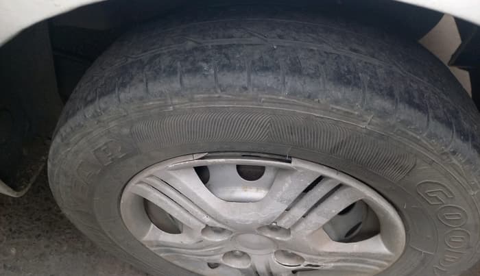 2013 Hyundai Eon ERA +, Petrol, Manual, 56,123 km, tyre