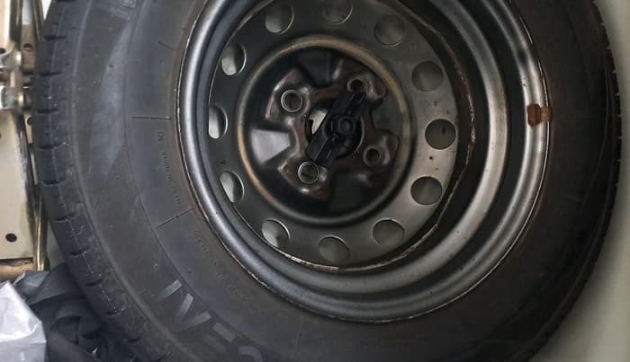 2013 Hyundai Eon ERA +, Petrol, Manual, 56,123 km, tyre
