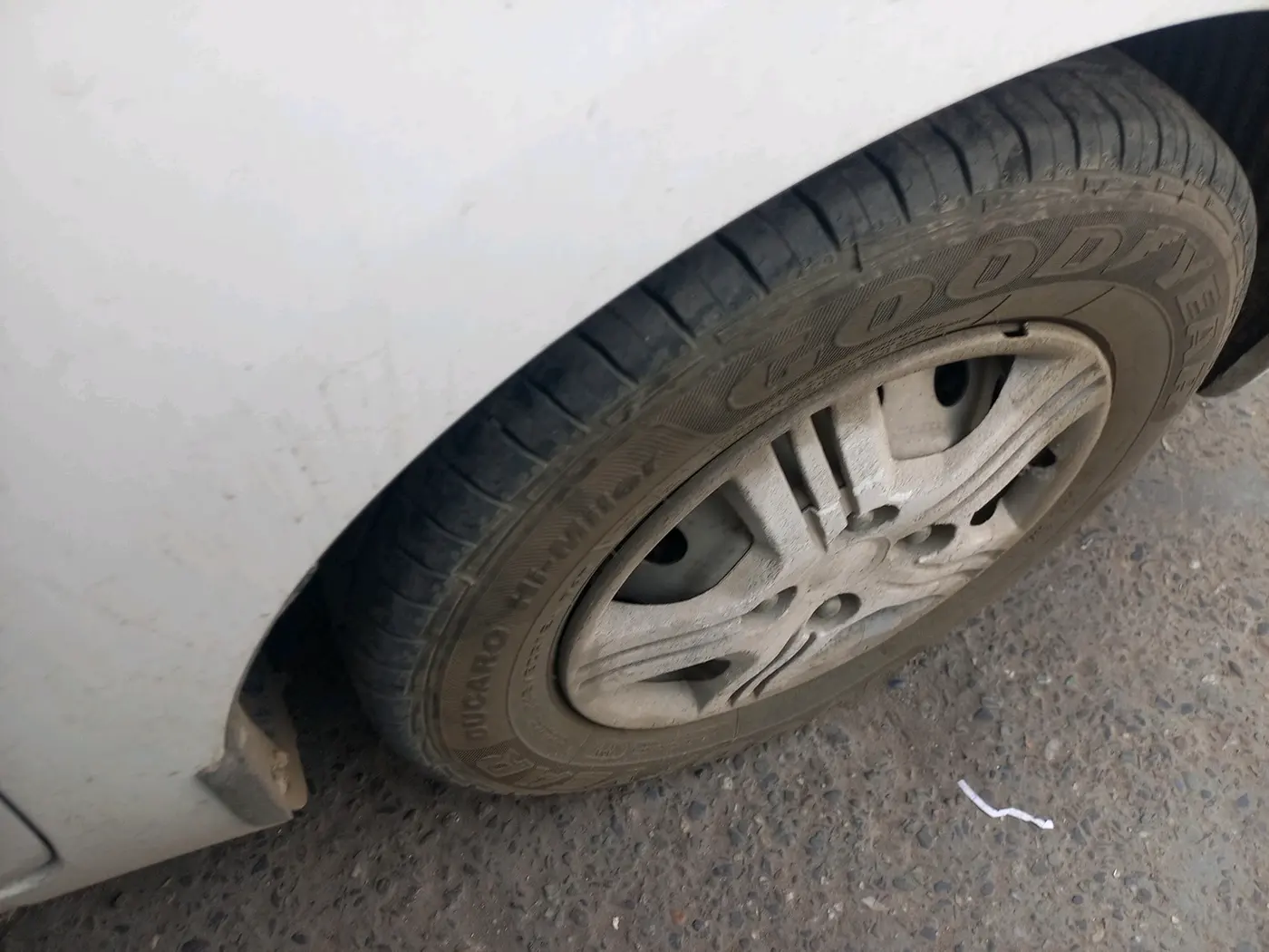 2013 Hyundai Eon ERA +, Petrol, Manual, 56,124 km, tyre