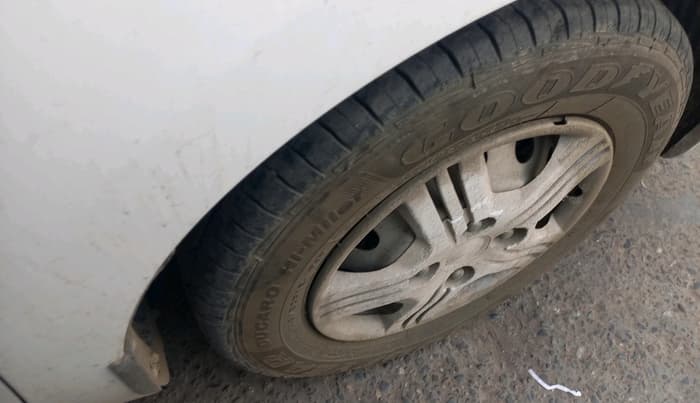 2013 Hyundai Eon ERA +, Petrol, Manual, 56,123 km, tyre