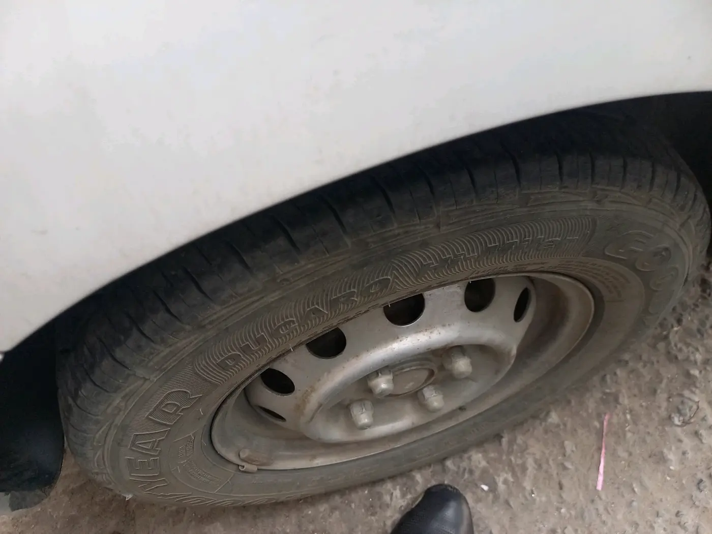 2013 Hyundai Eon ERA +, Petrol, Manual, 56,124 km, tyre