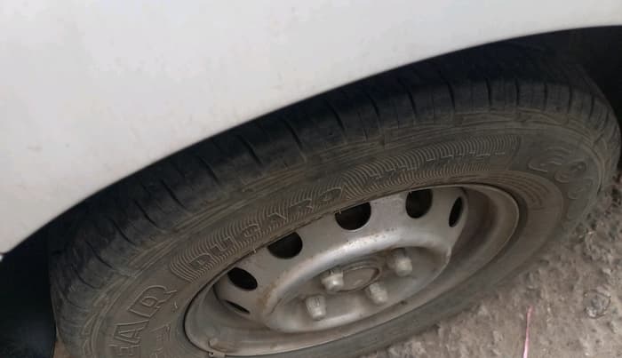 2013 Hyundai Eon ERA +, Petrol, Manual, 56,123 km, tyre
