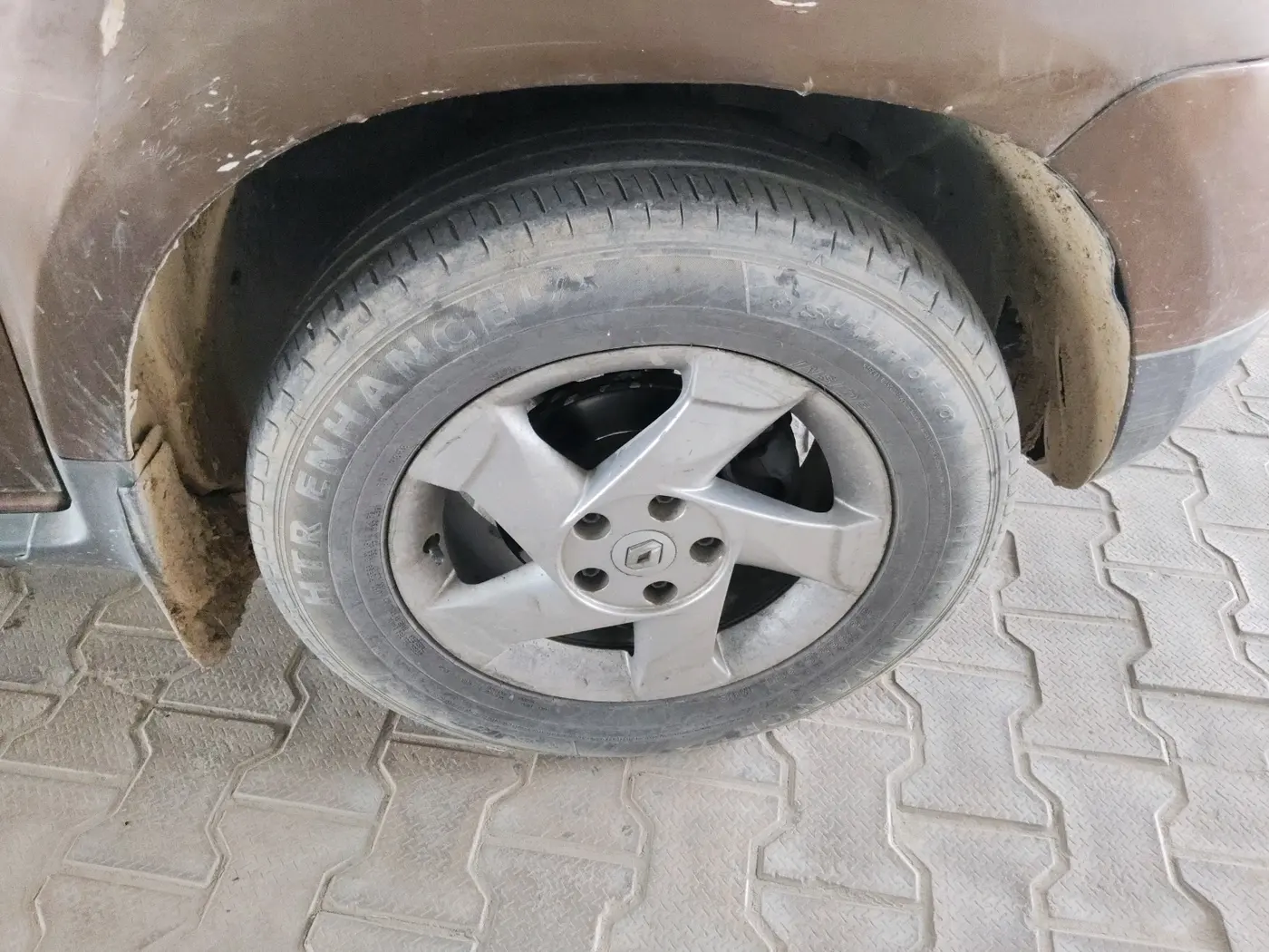 2013 Renault Duster 85 PS RXL DIESEL, Diesel, Manual, 1,42,829 km, tyre