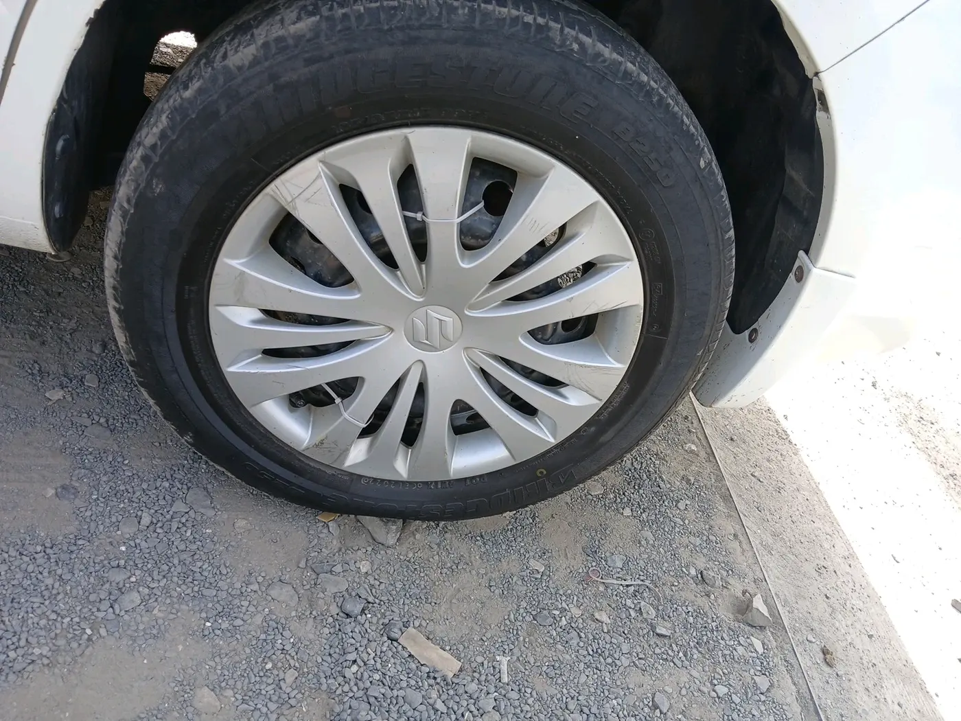 2013 Maruti Ertiga ZXI, CNG, Manual, 1,41,560 km, tyre