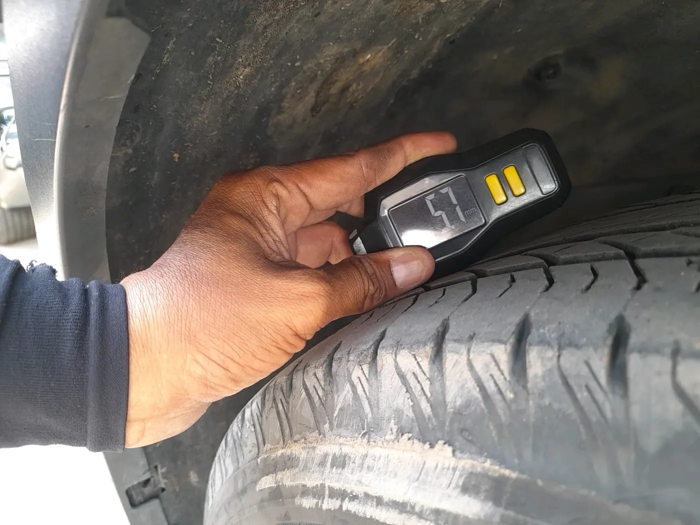 2018 Mahindra XUV500 W11 AT, Diesel, Automatic, 1,30,593 km, tyre
