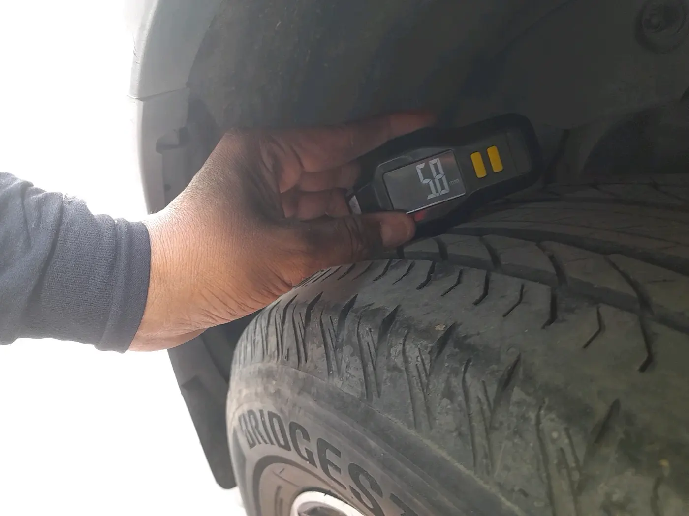 2018 Mahindra XUV500 W11 AT, Diesel, Automatic, 1,30,593 km, tyre