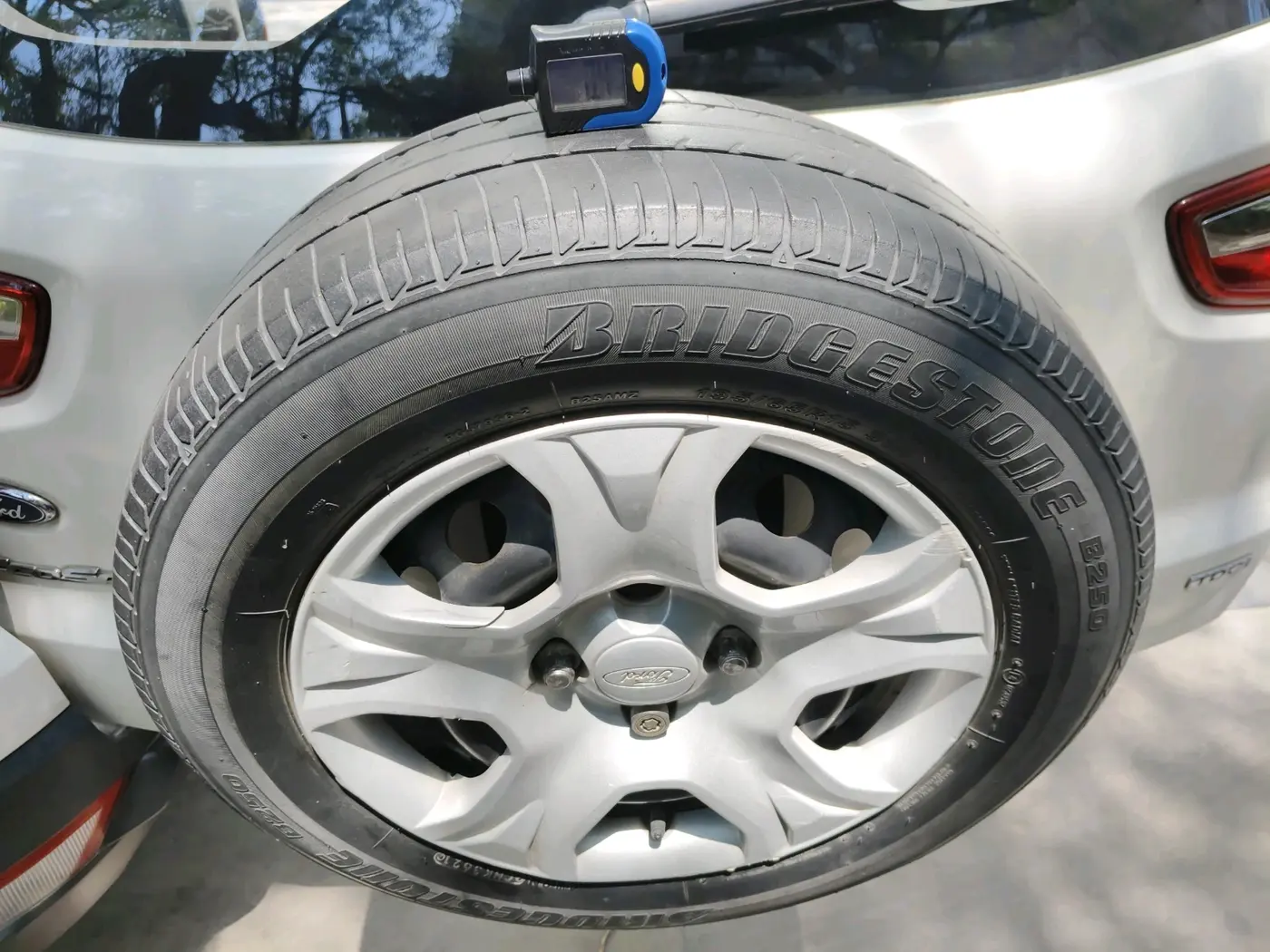 2015 Ford Ecosport TREND 1.5L DIESEL, Diesel, Manual, 1,10,228 km, tyre
