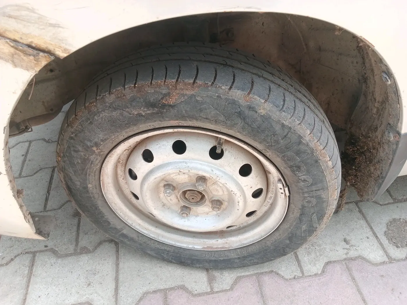 2011 Maruti Wagon R 1.0 LXI CNG, CNG, Manual, 89,908 km, tyre