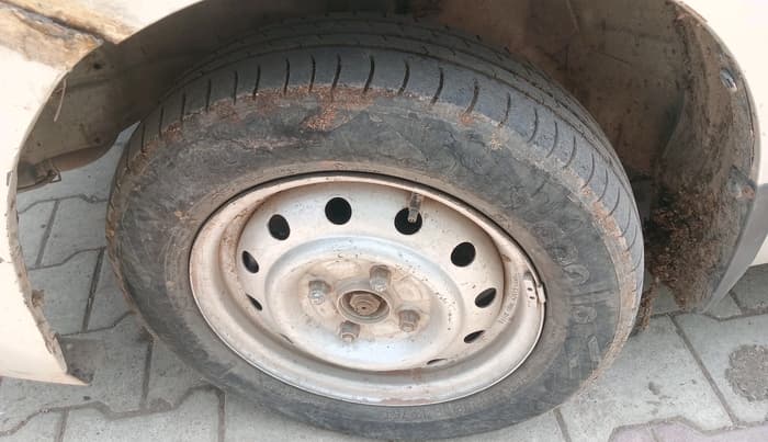 2011 Maruti Wagon R 1.0 LXI CNG, CNG, Manual, 89,908 km, tyre