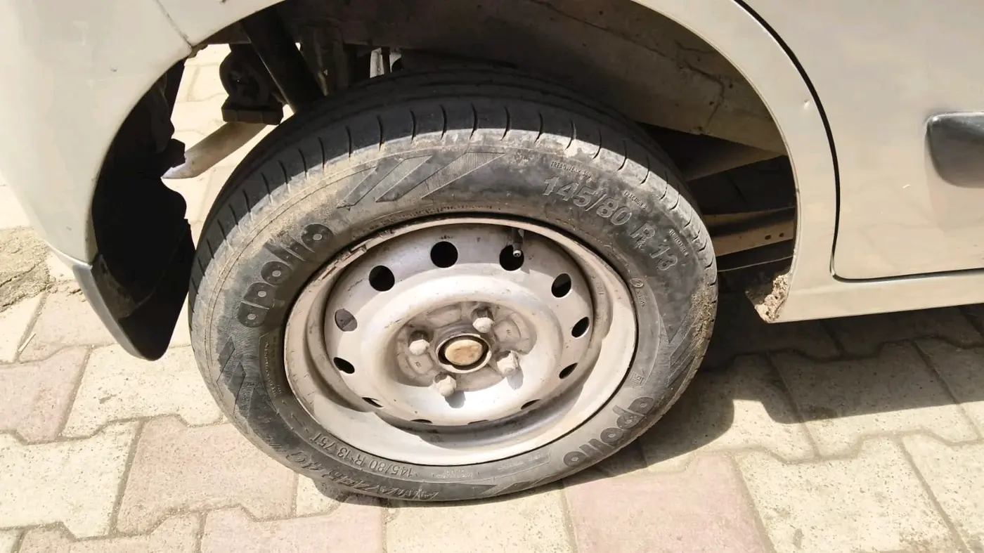 2011 Maruti Wagon R 1.0 LXI CNG, CNG, Manual, 89,908 km, tyre