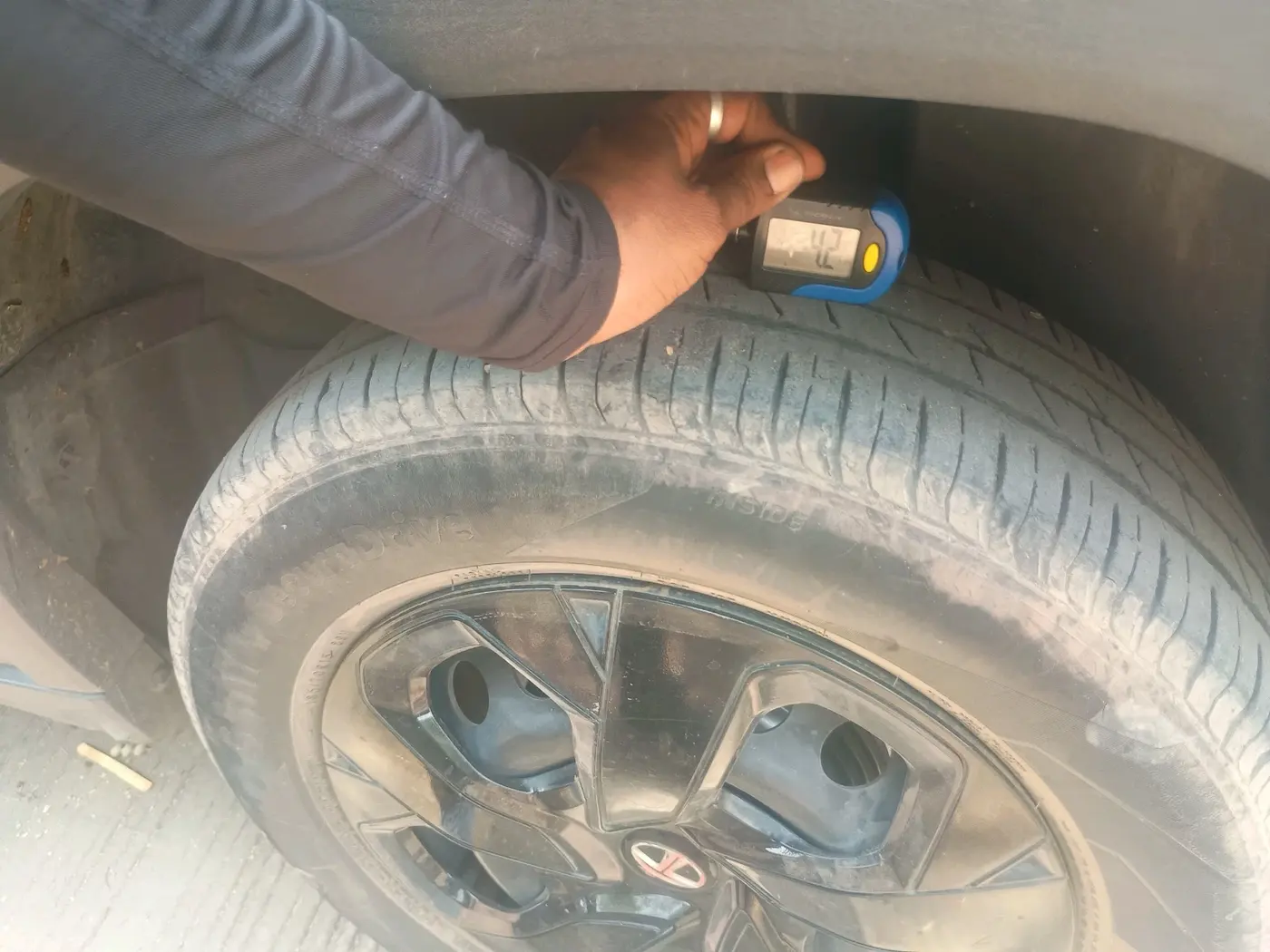 2023 Tata PUNCH ADVENTURE AMT, Petrol, Automatic, 66,386 km, tyre
