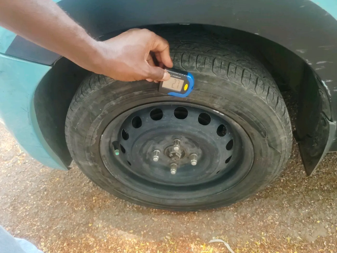 2015 Datsun Go A, Petrol, Manual, 91,718 km, tyre
