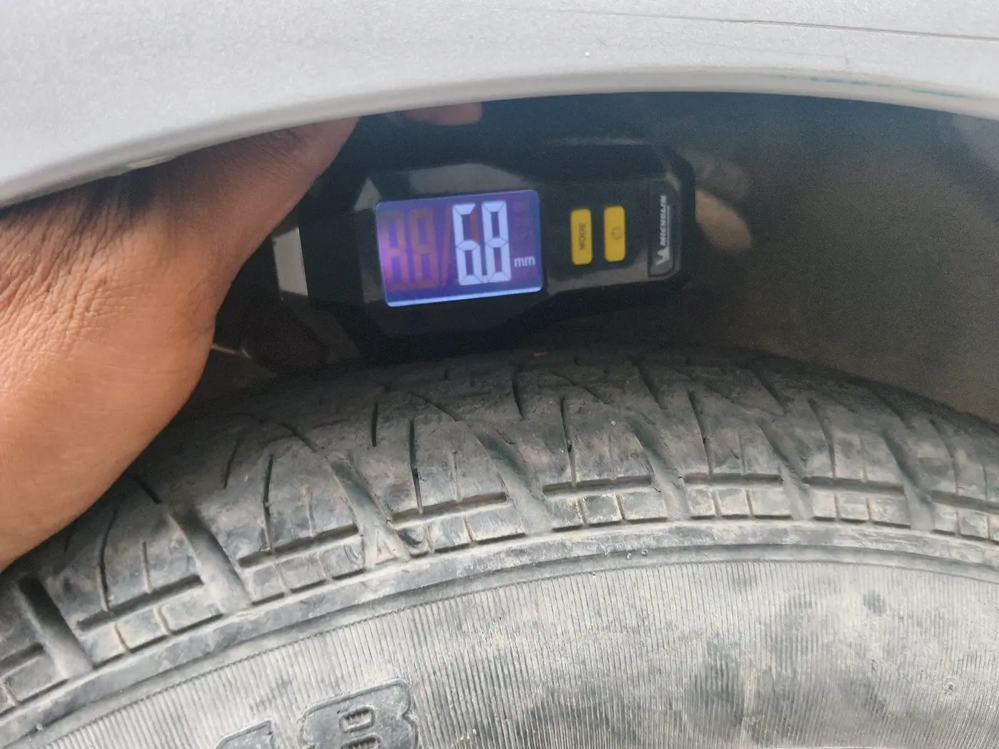 2012 Hyundai Eon ERA +, Petrol, Manual, 87,303 km, tyre